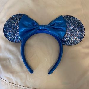 Minnie Mouse ears